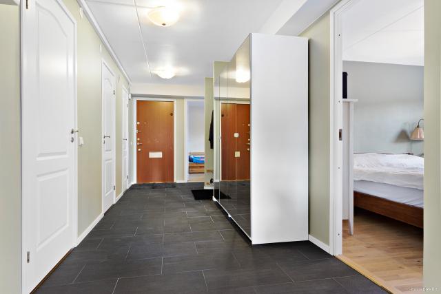 9-Hall.jpg