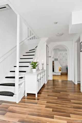 14-Hall.jpg